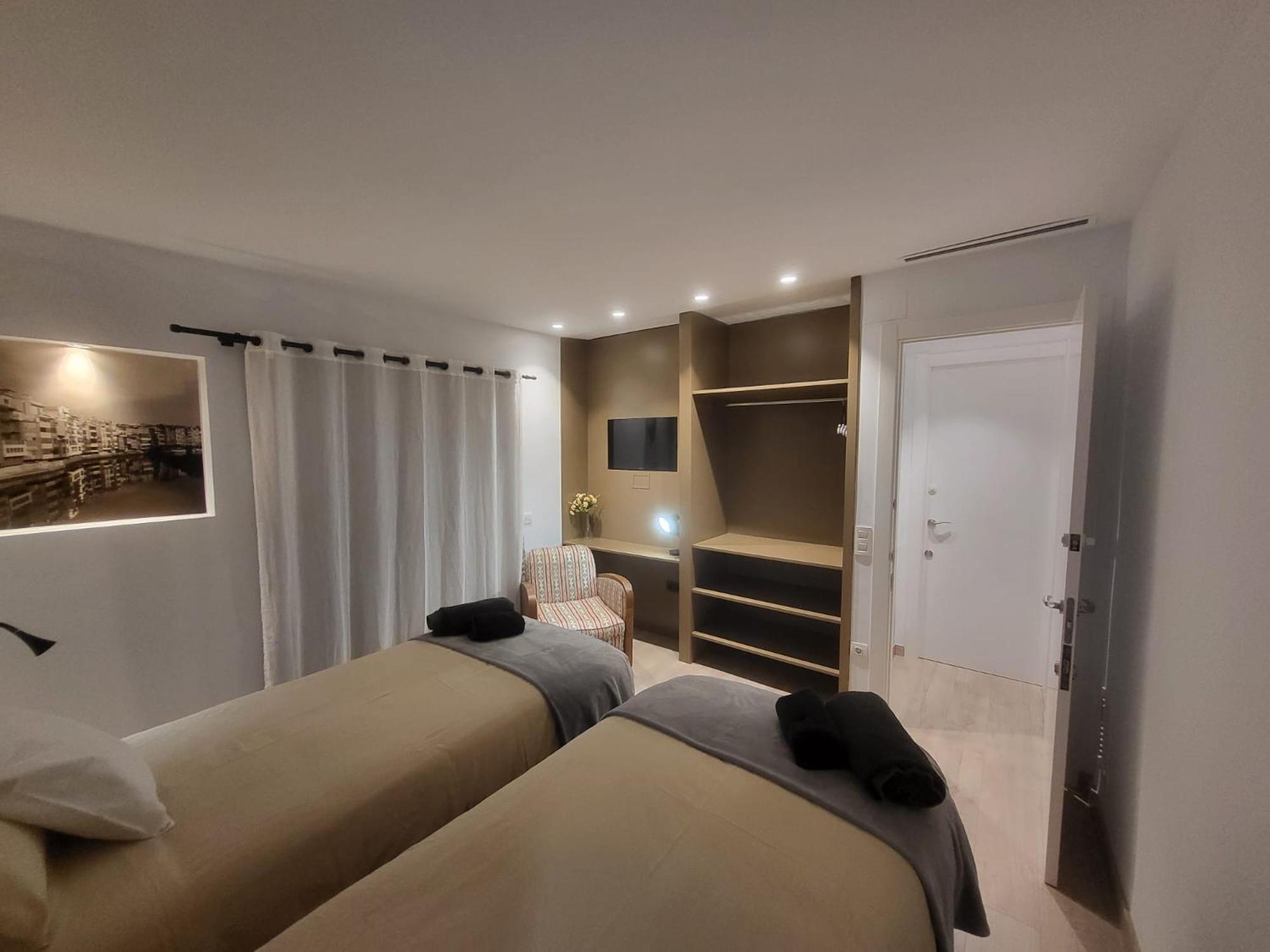 Turistic Girona - Piso De 1, 2 O 3 Habitaciones Exterior photo